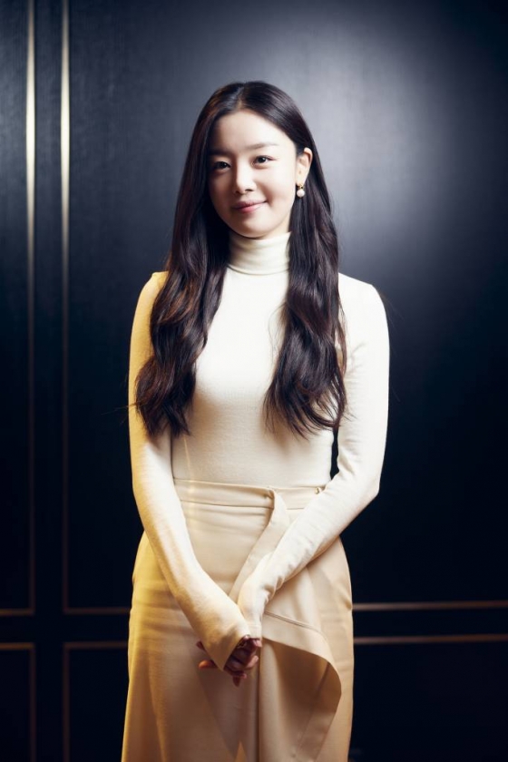 영화 &#039;창밖은 겨울&#039;(감독 이상진)의 배우 한선화가 17일 오후 진행된 인터뷰를 위해 포즈를 취하고 있다. /사진제공=영화사진진 2022.11.17 /사진=이동훈 기자 photoguy@