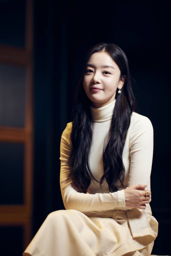 영화 &#039;창밖은 겨울&#039;(감독 이상진)의 배우 한선화가 17일 오후 진행된 인터뷰를 위해 포즈를 취하고 있다. /사진제공=영화사진진 2022.11.17 /사진=이동훈 기자 photoguy@