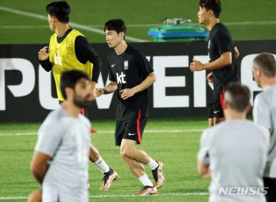 대한민국 축구대표팀 김문환이 18일(현지시간) 오후 카타르 도하 알 에글라 트레이닝센터에서 훈련을 하고 있다. /사진=뉴시스