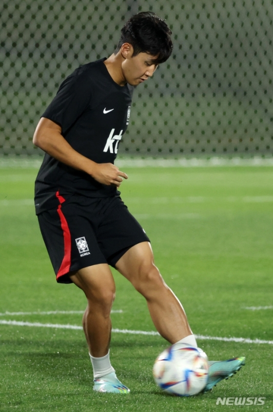 대한민국 축구대표팀 이강인이 17일(현지시간) 오후 카타르 도하 알 에글라 트레이닝센터에서 훈련을 하고 있다. /사진=뉴시스