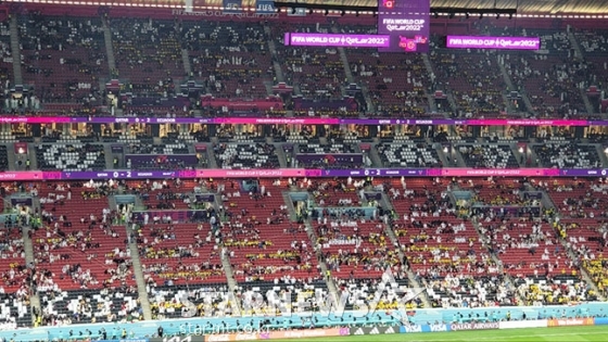 21일 카타르 알코르 알바이트 스타디움에서 열린 카타르와 에콰도르의 2022 FIFA 카타르 월드컵 개막전 후반전 눈에 띄게 많은 빈자리. /사진=김명석 기자
