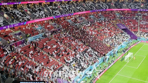 21일 카타르 알코르 알바이트 스타디움에서 열린 카타르와 에콰도르의 2022 FIFA 카타르 월드컵 개막전 후반전 눈에 띄게 많은 빈자리. /사진=김명석 기자