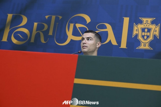 21일 포르투갈 기자회견에 깜짝 등장한 포르투갈 대표팀 크리스티아누 호날두. /AFPBBNews=뉴스1