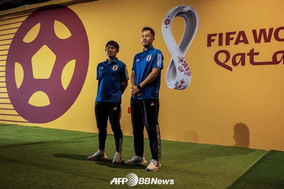 모리야스 하지메(왼쪽) 일본 축구대표팀 감독과 요시다 마야. /AFPBBNews=뉴스1