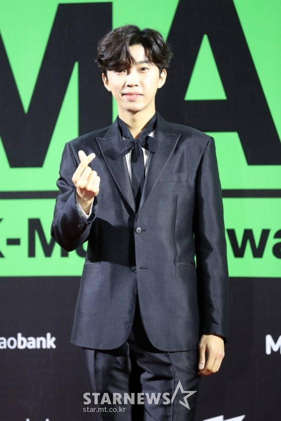 가수 임영웅이 26일 오후 서울 구로구 고척스카이돔에서 열린 &#039;MMA2022&#039; 시상식 레드카펫에서 포즈를 취하고 있다. 2022.11.26 /사진=임성균 기자 tjdrbs23@
