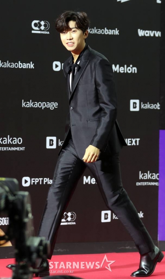 가수 임영웅이 26일 오후 서울 구로구 고척스카이돔에서 열린 &#039;MMA2022&#039; 시상식 레드카펫에서 포즈를 취하고 있다. 2022.11.26 /사진=임성균 기자 tjdrbs23@