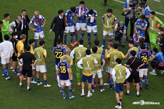 코스타리카전 패배 이후 실망하는 일본 축구대표팀. /사진=AFPBBNews=뉴스1
