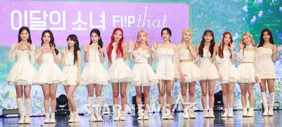 걸그룹 이달의 소녀(LOONA)가 20일 오후 서울 코엑스에서 진행된 서머 스페셜 미니 앨범 &#039;플립 댓&#039;(Flip That) 발매기념 쇼케이스에서 포즈를 취하고 있다.  이번 앨범에는 타이틀 곡 &#039;플립 댓&#039;을 비롯해 &#039;더 저니&#039;(The Journey), &#039;니드 유&#039;(Need U), &#039;포즈&#039;(POSE), &#039;팔레 블루 닷&#039;(Pale Blue Dot), &#039;플레이백&#039;(Playback) 등 총 6곡이 수록됐다. /2022.06.20 /사진=이동훈 기자 photoguy@