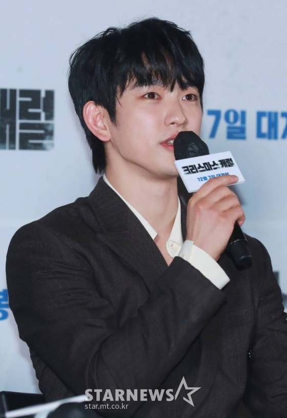 배우 박진영이 29일 오후 서울 메가박스 코엑스에서 진행된 영화 &#039;크리스마스 캐럴&#039;(감독 김성수) 언론시사회에 참석해 질문에 답하고 있다.  쌍둥이 동생 월우(박진영)가 죽은 후, 복수를 위해 스스로 소년원에 들어간 형 일우(박진영)가 소년원 패거리와 잔혹한 대결을 펼치는 액션 스릴러 &#039;크리스마스 캐럴&#039;은 12월 7일 개봉한다. /2022.11.29 /사진=이동훈 기자 photoguy@