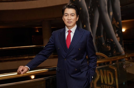 뮤지컬 &#039;브로드웨이 42번가&#039;의 배우 송일국이 29일 진행된 라운드 인터뷰를 위해 포즈를 취하고 있다 /사진제공=씨제스 2022.11.29 /사진=이동훈 기자 photoguy@