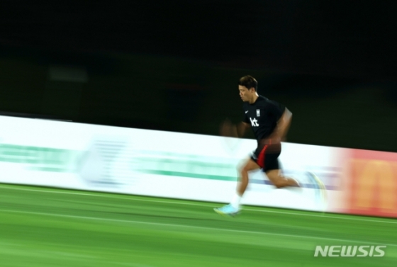  대한민국 축구대표팀 황희찬이 29일(현지시간) 오후 카타르 도하 알 에글라 트레이닝센터에서 훈련을 하고 있다. /사진=뉴시스