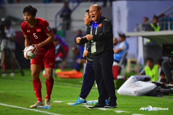 박항서 감독(오른쪽)의 베트남 축구대표팀. /사진=AFPBBNews=뉴스1