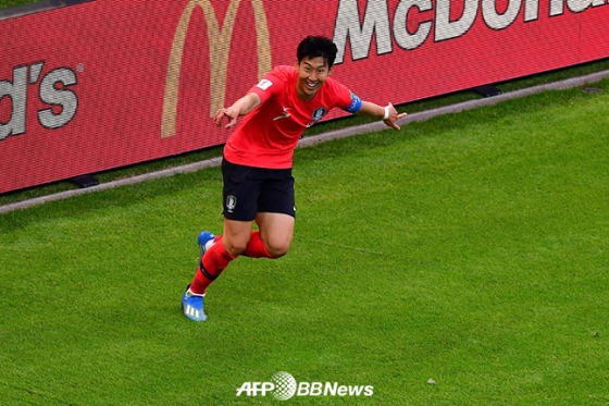 지난 2018년 러시아 월드컵 최종전 독일전 당시 쐐기골을 넣은 뒤 기뻐하고 있는 손흥민. /AFPBBNews=뉴스1