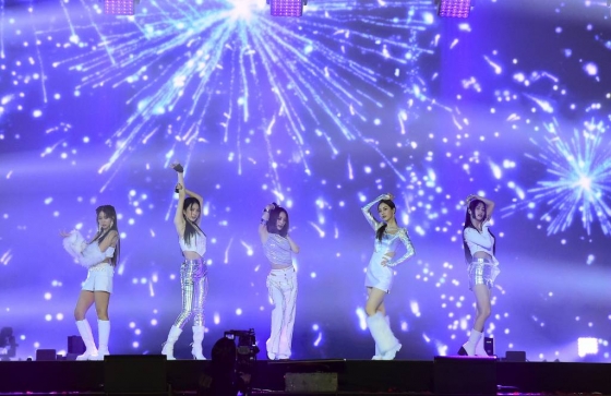 걸그룹 카라가 29일 일본 교세라 돔 오사카에서 열린 &#039;2022 MAMA AWARDS&#039;에서 축하무대를 펼치고 있다. /사진제공=CJENM 2022.11.29 /사진=이동훈 기자 photoguy@