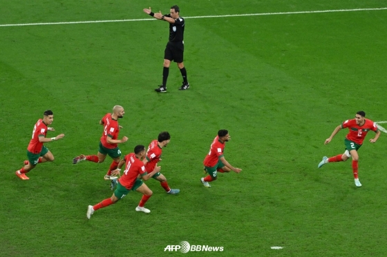 8강행 확정 후 기뻐하는 모로코 선수들. /AFPBBNews=뉴스1
