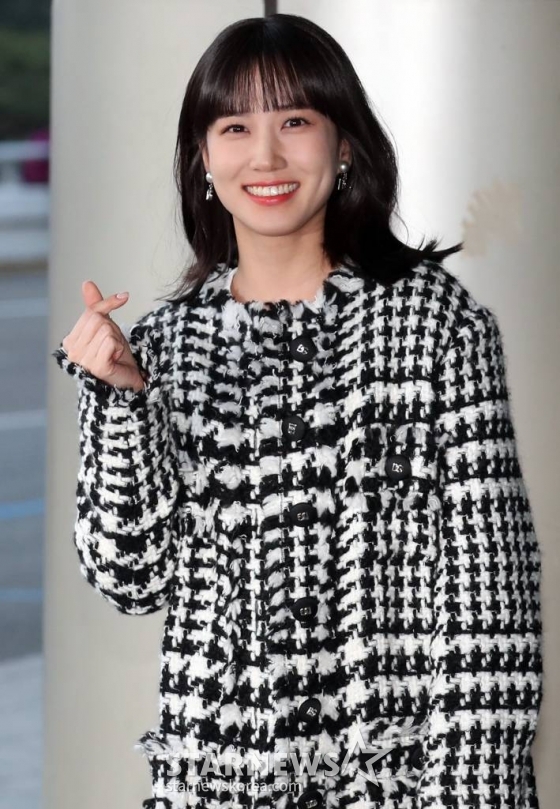 배우 박은빈이 일본 토쿄에서 진행되는 팬미팅을 위해 17일 오전 서울 강서구 김포국제공항을 통해 출국하고 있다. 2022.11.17 /사진=임성균 기자 tjdrbs23@
