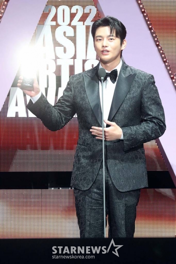 배우 서인국이 13일 오후 일본 나고야 니혼가이시홀에서 열린 스타뉴스-미디어보이 주최 '2022 Asia Artist Awards IN JAPAN'(2022 아시아 아티스트 어워즈, 이하 2022 AAA)에서 AAA 베스트아티스트상을 수상하고 소감을 말하고 있다. 스타뉴스와 미디어보이가 주최하고 Asia Artist Awards 조직위원회와 더스타파트너, 컬쳐 엔터테인먼트가 공동 주관하는 글로벌 NO.1 시상식 '2022 AAA'에는 올 한 해 동안 국내외에서 많은 사랑을 받은 가수, 배우들이 참석해 눈을 뗄 수 없는 화려한 글로벌 축제의 장을 펼친다. 2022.12.13 /사진=임성균 기자 tjdrbs23@
