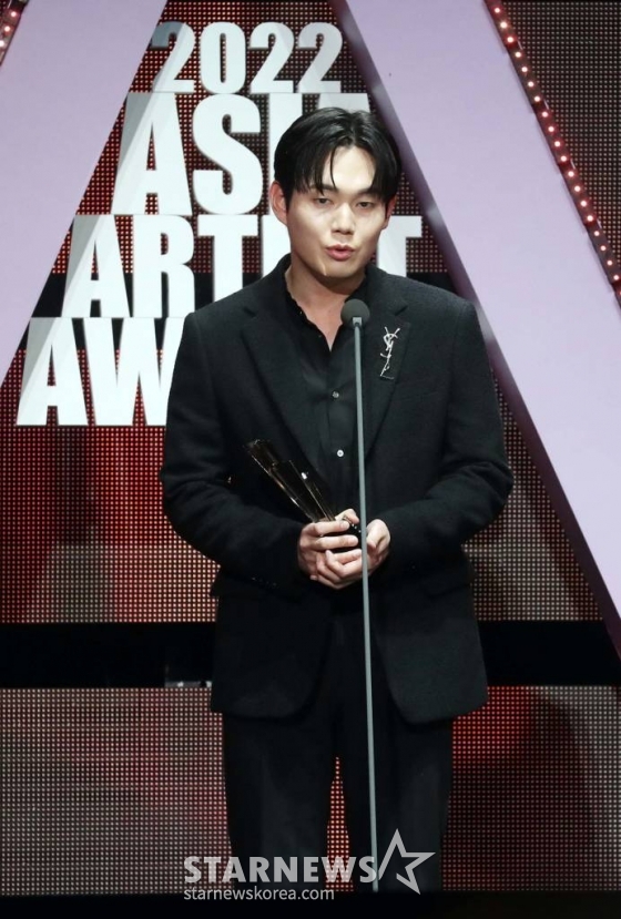 배우 류경가 13일 오후 일본 나고야 니혼가이시홀에서 열린 스타뉴스-미디어보이 주최 '2022 Asia Artist Awards IN JAPAN'(2022 아시아 아티스트 어워즈, 이하 2022 AAA)에서 AAA 신스틸러상을 수상하고 소감을 말하고 있다.  스타뉴스와 미디어보이가 주최하고 Asia Artist Awards 조직위원회와 더스타파트너, 컬쳐 엔터테인먼트가 공동 주관하는 글로벌 NO.1 시상식 '2022 AAA'에는 올 한 해 동안 국내외에서 많은 사랑을 받은 가수, 배우들이 참석해 눈을 뗄 수 없는 화려한 글로벌 축제의 장을 펼친다. 2022.12.13 /사진=임성균 기자 tjdrbs23@