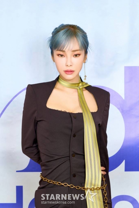 가수 헤이즈가 30일 오후 온라인으로 진행된 두 번째 정규앨범 &#039;Undo&#039; 발매기념 기자간담회를 위해 포즈를 취하고 있다. /사진제공=피네이션 2022.06.30 /사진=이동훈 기자 photoguy@