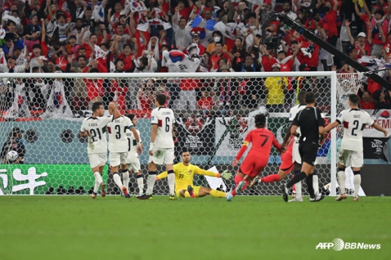 대한민국 공격수 황희찬의 2022 카타르 월드컵 포르투갈전 득점 장면. /사진=AFPBBNews=뉴스1
