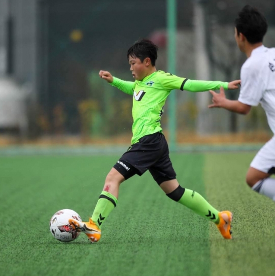 드리블하고 있는 전북현대 U-15팀(금산중) 김예건. /사진=김예건 제공