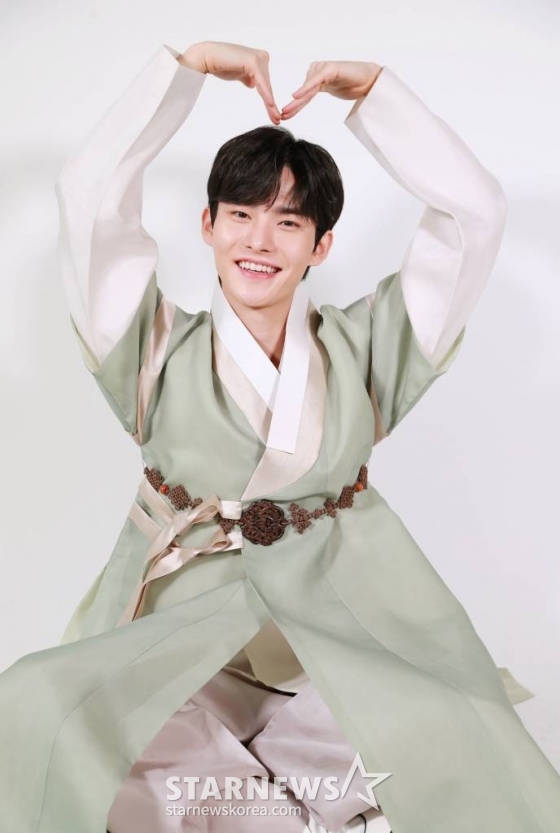 2023.01.18 더보이즈 현준 한복 인터뷰 /사진=이동훈 기자 photoguy@