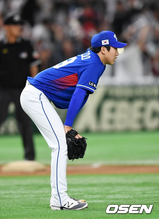 구창모가 2017 아시아 프로야구 챔피언십(APBC) 일본과 첫 경기에서 6회말 일본 야마카와에게 우중간 투런 홈런을 허용한 후 아쉬워하고 있다.