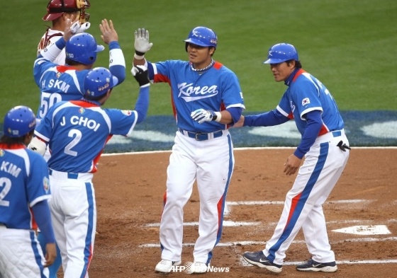 2009년 3월 WBC 대표팀에서 활약하던 추신수(가운데)의 모습. /AFPBBNews=뉴스1