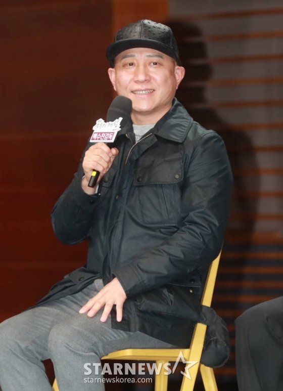 백수찬 감독이 27일 오후 서울 마포구 상암동 MBC 사옥에서 진행된 금토드라마 &#039;꼭두의 계절&#039; 제작발표회에 참석해 포즈를 취하고 있다.  99년마다 인간에게 천벌을 내리러 이승에 내려오는 사신(死神) 꼭두가 신비한 능력을 가진 왕진의사 한계절을 만나 벌이는 생사여탈 판타지 로맨스 &#039;꼭두의 계절&#039;은 오늘(27일) 첫 방송된다. /2023.01.27 /사진=이동훈 기자 photoguy@