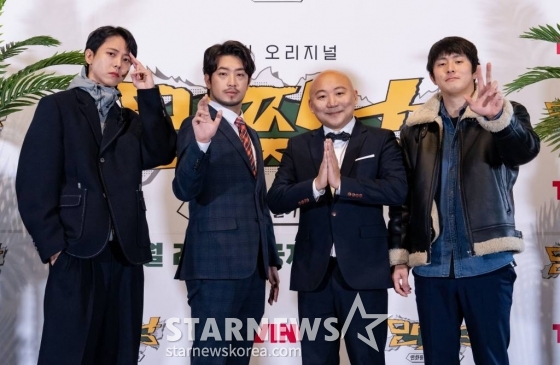 주우재, 이말년, 주호민, 기안84가 27일 오전 온라인 생중계로 진행된 티빙 새 예능 &#039;만찢남&#039; 제작발표회에 참석해 포즈를 취하고 있다.  이말년, 주호민, 기안84, 주우재 네 남자의 툰생툰사 무인도 생존기 &#039;만찢남&#039;은 오늘(27일) 첫 방송된다. /사진제공=티빙 2023.01.27 /사진=이동훈 기자 photoguy@