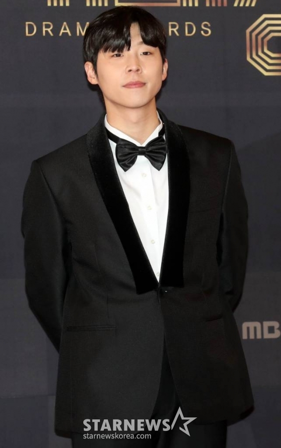 배우 송덕호가 30일 오후 서울 마포구 상암 MBC신사옥에서 열린 &#039;2022 MBC 연기대상&#039; 포토월 행사에 참석해 포즈를 취하고 있다. 2022.12.30 /사진=임성균 기자 tjdrbs23@