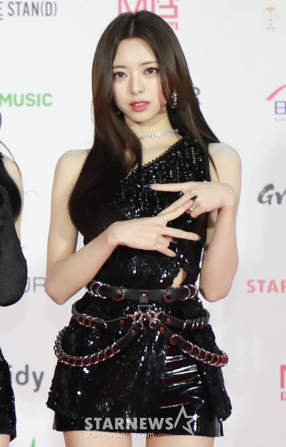 걸그룹 있지 유나가 13일 오후 일본 나고야 니혼가이시홀에서 열린 스타뉴스-미디어보이 주최 &#039;2022 Asia Artist Awards IN JAPAN&#039;(2022 아시아 아티스트 어워즈, 이하 2022 AAA) 레드카펫 행사에 참석해 포즈를 취하고 있다.  스타뉴스와 미디어보이가 주최하고 Asia Artist Awards 조직위원회와 더스타파트너, 컬쳐 엔터테인먼트가 공동 주관한 글로벌 NO.1 시상식 &#039;2022 AAA&#039;는 올 한 해 동안 국내외에서 많은 사랑을 받은 가수, 배우들이 참석해 눈을 뗄 수 없는 화려한 글로벌 축제의 장을 펼쳤다. /2022.12.13 /사진=이동훈 기자 photoguy@