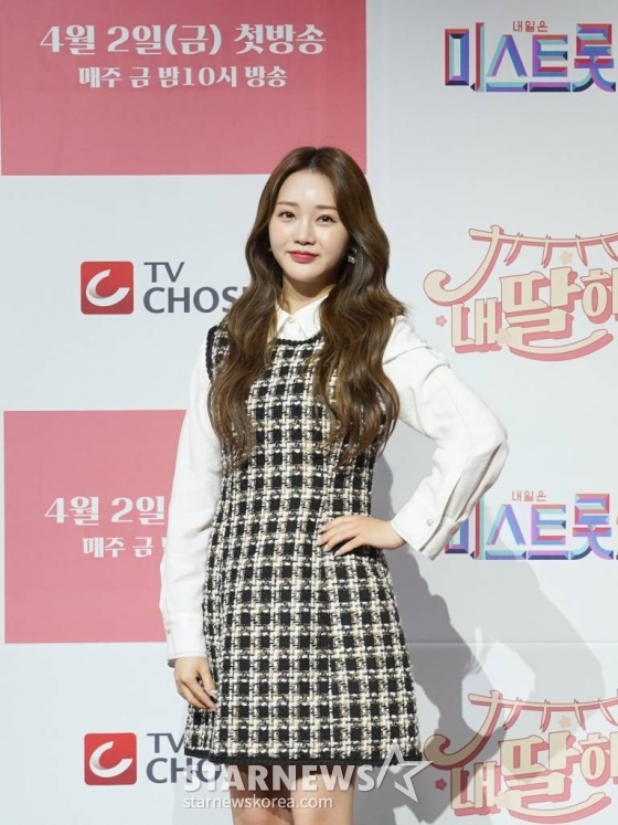가수 홍지윤이 29일 오후 TV 조선 &#039;미스트롯2&#039; TOP7 종영 인터뷰 및 &#039;내 딸 하자&#039; 온라인 기자간담회에 참석해 포즈를 취하고 있다. / 사진제공 = TV조선 /사진=김창현 기자 chmt@