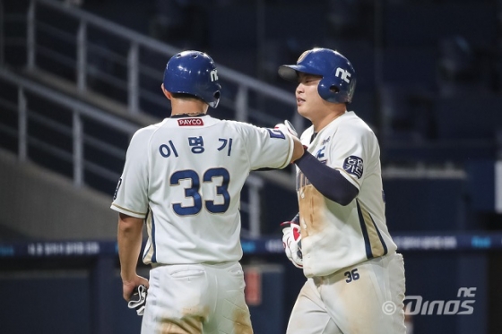 이명기(왼쪽)와 권희동. /사진=NC 다이노스 제공