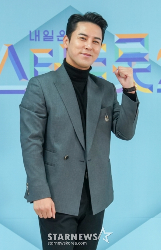 가수 장민호가 22일 오전 온라인 생중계로 진행된 TV조선 예능 &#039;미스터트롯2&#039; 온라인 제작발표회에 참석해 포즈를 취하고 있다. /사진제공=TV조선 2022.12.22 /사진=이동훈 기자 photoguy@