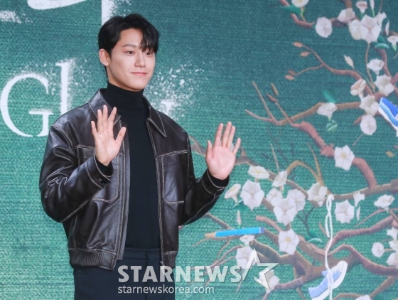 배우 이도현이 20일 오전 서울 JW 메리어트 동대문 호텔에서 진행된 넷플릭스 오리지널 시리즈 &#039;더 글로리&#039; 제작발표회에 참석해 포즈를 취하고 있다.  유년 시절 폭력으로 영혼까지 부서진 한 여자가 온 생을 걸어 치밀하게 준비한 처절한 복수와 그 소용돌이에 빠져드는 이들의 이야기를 그린 &#039;더 글로리&#039;는 오는 30일 공개된다. /2022.12.20 /사진=이동훈 기자 photoguy@