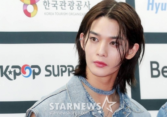 그룹 CIX 배진영이 18일 오후 서울 송파구 잠실 올림픽주경기장에서 진행된 &#039;2022 드림콘서트&#039; 포토월 행사에 참석해 포즈를 취하고 있다. 2022.06.18 /사진=김창현 기자 chmt@