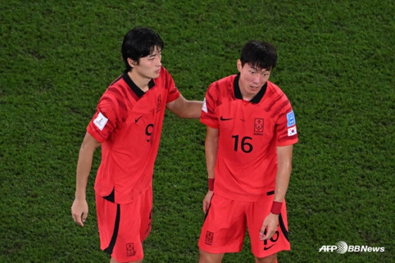 조규성(왼쪽)과 황의조. /사진=AFPBBNews=뉴스1