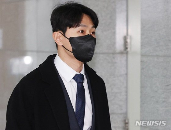 전 쇼트트랙 국가대표 출신의 빅토르 안(한국명 안현수)이 지난달 12일 오후 경기도 성남시청에 마련된 빙상팀 코치직 공개채용 면접시험장으로 들어서고 있다. /사진=뉴시스