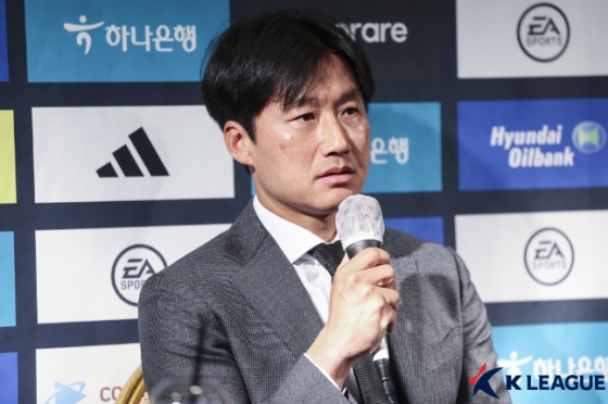 광주FC 이정효 감독이 8일 제주 빠레브호텔에서 열린 동계 전지훈련 미디어 캠프에서 취재진 질문에 답하고 있다. /사진=한국프로축구연맹