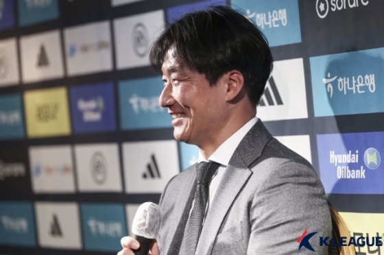 광주FC 이정효 감독이 8일 제주 빠레브호텔에서 열린 동계 전지훈련 미디어 캠프에서 취재진 질문에 답하고 있다. /사진=한국프로축구연맹