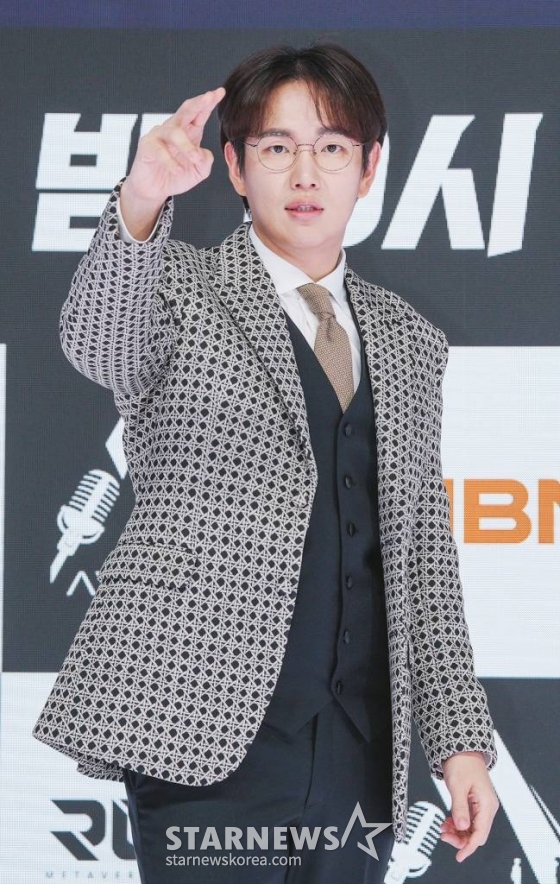 방송인 장성규가 25일 오전 경기도 하남 브이에이 스튜디오에서 열린 MBN 뮤직 서바이벌 '아바타싱어' 제작발표회에 참석해 포즈를취하고 있다. 국내 첫 메타버스 뮤직 서바이벌 '아바타싱어'는 아바타에 로그인한 초특급 뮤지션들의 환상적인 퍼포먼스를 경험할 수 있는 국내 첫 메타버스 뮤직 서바이벌로 오는 26일 첫 방송된다. / 사진제공 = MBN /사진=김창현 기자 chmt@