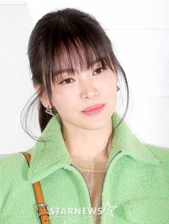 배우 송혜교가 8일 오후 서울 동대문 디자인플라자에서 진행된 &#039;팔라초 펜디 서울 플래그십 부티크 오픈 기념 파티&#039;에 참석해 포즈를 취하고 있다. 2023.02.08 /사진=김창현 기자 chmt@