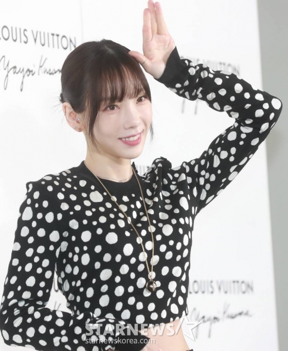 가수 태연이 6일 오후 서울 청담동 루이비통 메종 서울에서 진행된 ‘루이비통, 쿠사마 야요이와의 협업 컬렉션’ 행사에 참석해 포즈를 취하고 있다. /2023.01.06 /사진=이동훈 기자 photoguy@