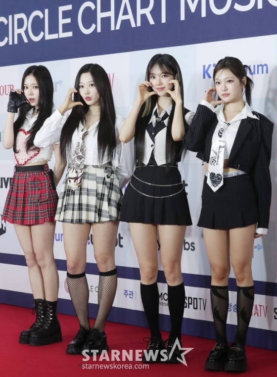 그룹 에스파가 18일 오후 서울 송파구 올림픽공원 KSPO DOME에서 진행된 &#039;써클차트 뮤직 어워즈 2022&#039; 레드카펫 행사에 참석해 포즈를 취하고 있다. 2023.02.18 /사진=김창현 기자 chmt@