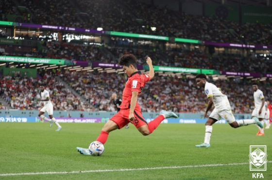 지난 카타르 월드컵 가나전에서 조규성의 골을 도왔던 이강인으 크로스 순간. /사진=대한축구협회