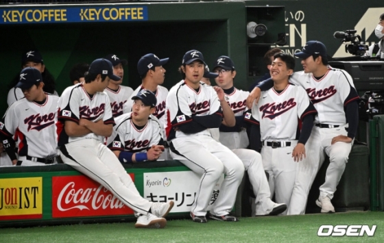 호주와 경기를 앞두고 9일 한국 선수들이 밝은 표정을 짓고 있다.