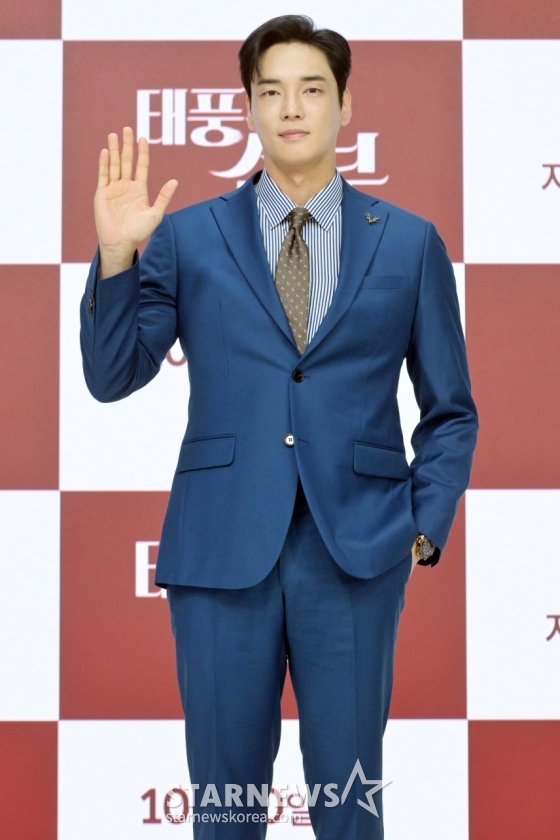 배우 강지섭이 7일 오후 온라인으로 진행된 KBS 2TV 일일극 '태양의 신부' 제작발표회에 참석해 포즈를 취하고 있다. 2022.10.07 /사진=임성균 기자 tjdrbs23@