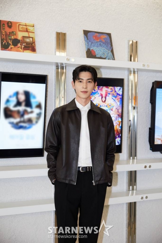 배우 도우가 16일 오후 진행된 티빙 드라마 &#039;비의도적 연애담&#039; 기자간담회에 참석해 포즈를 취하고 있다. 거짓말로 시작된 관계에서 진짜 사랑에 빠지게 된 두 남자의 이야기를 그린 BL 드라마 &#039;비의도적 연애담&#039;은 오는 17일 공개된다. /사진제공=티빙 2023.03.16 /사진=이동훈 기자 photoguy@