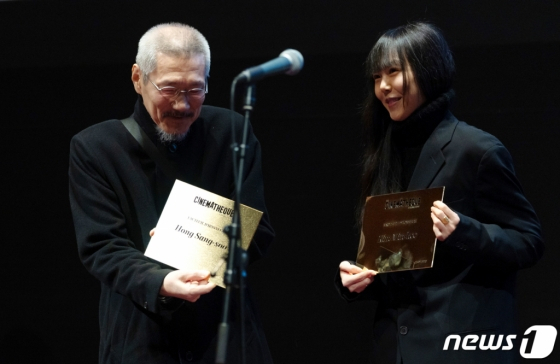 파리 회고전에 참석한 홍상수 감독 김민희/ 사진=뉴스1